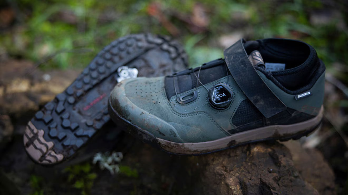 Buty MTB SPD (clipless): jak wybrać model do zatrzasków i własnej jazdy