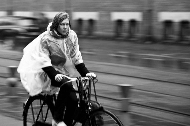 Jazda rowerem w deszczu