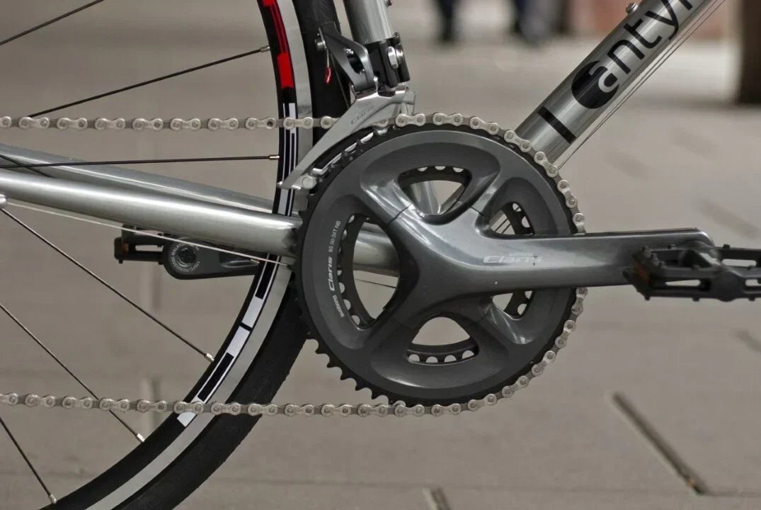 Regulacja przedniej przerzutki — poradnik dla rowerzysty w 2025 roku