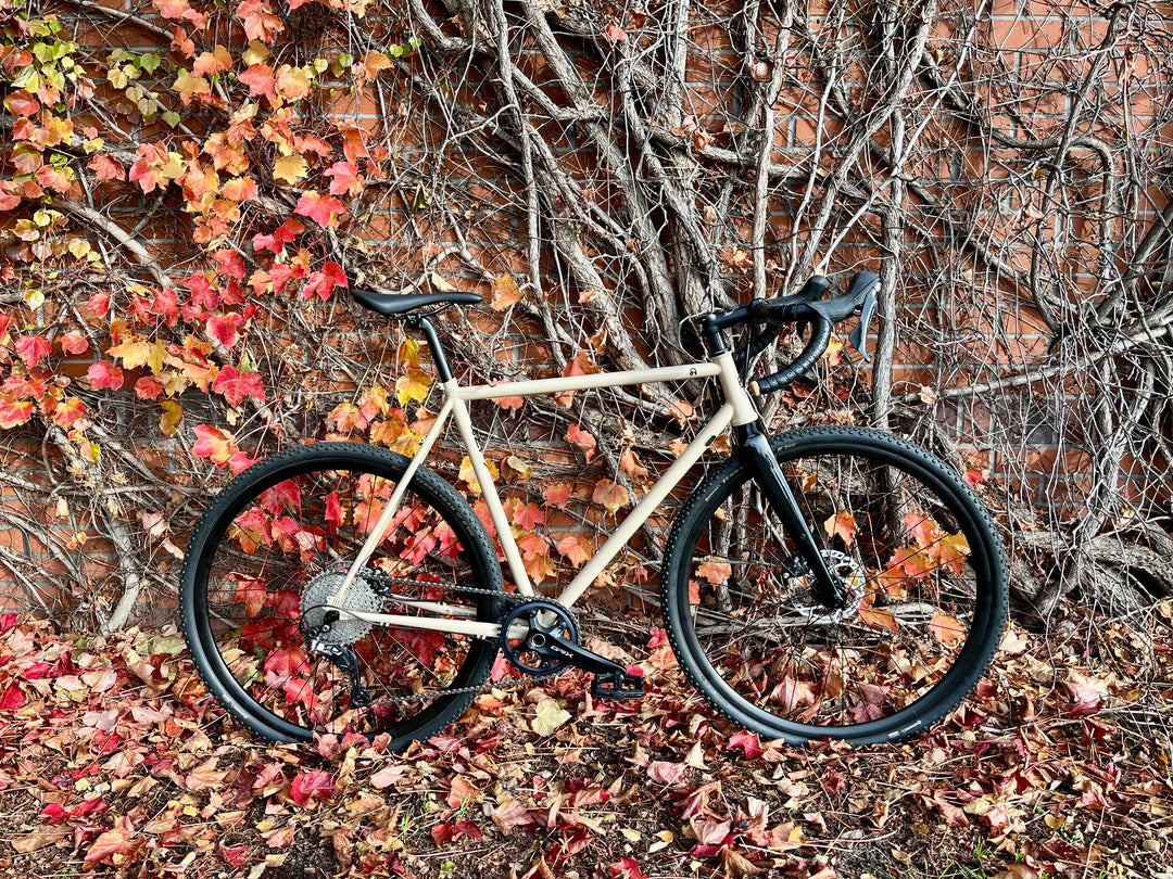 Anty Gravel Bike CrMo L Sand, GRX 11s – Antymateria