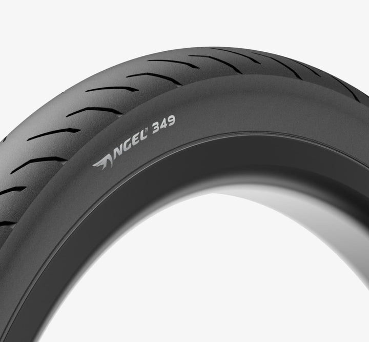 Pirelli Angel 349 Urban czarna – detal bieżnika i boku opony