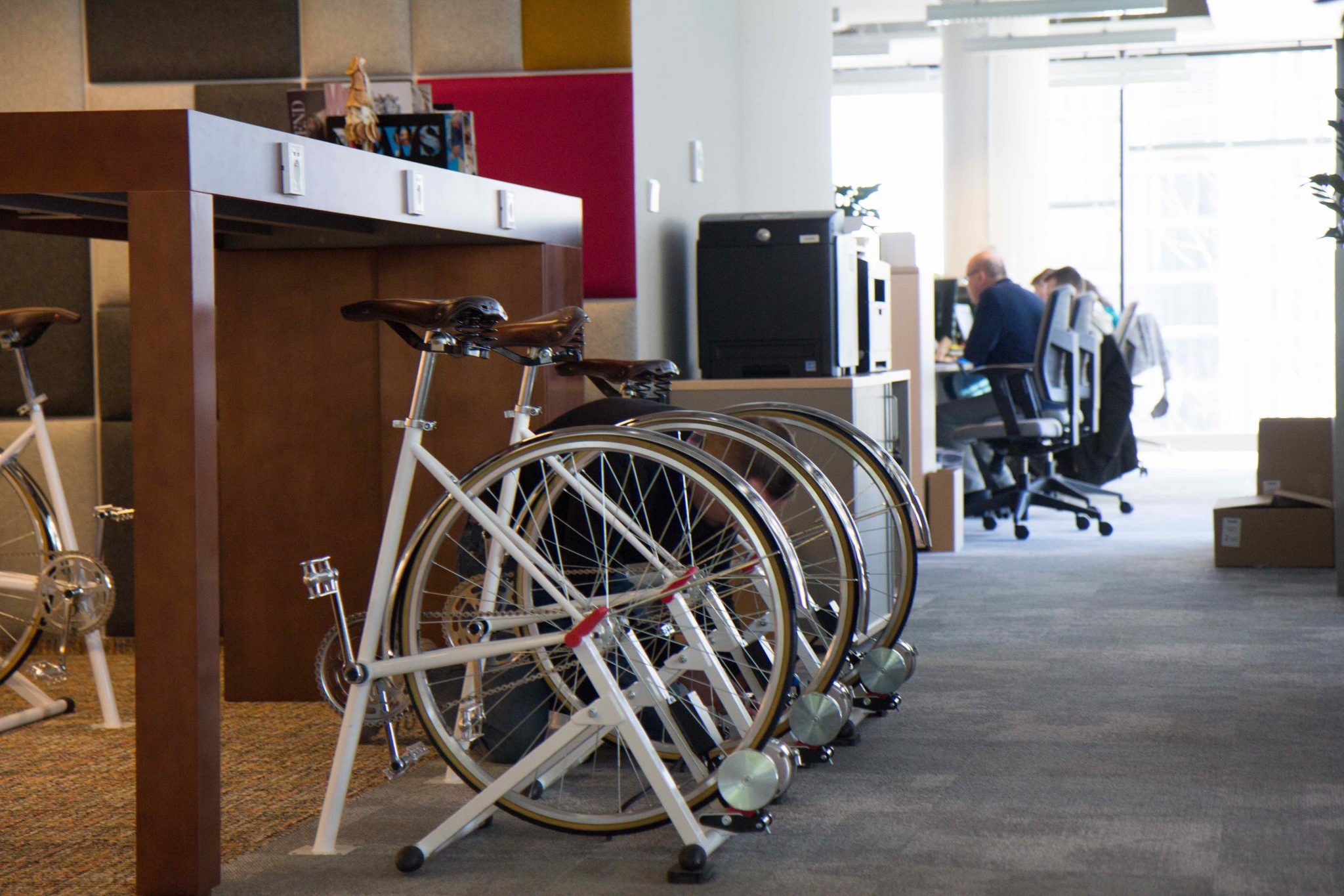 rower w biurze