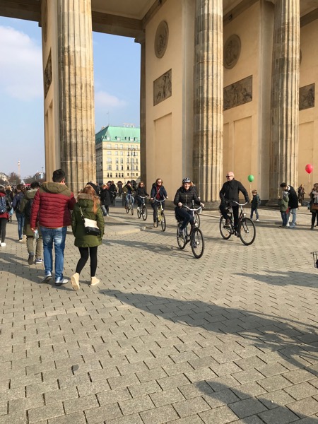 Berlin na rowerze, Brama Barndenburska