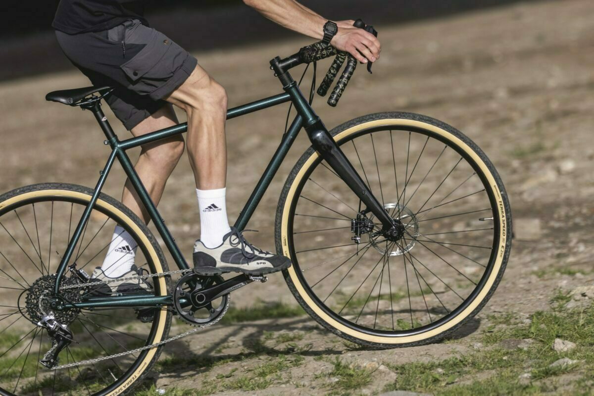 Stalowy gravel custom - jazda na rowerze Antymateria