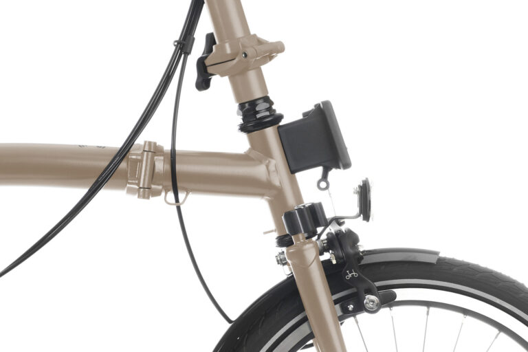 Zbliżenie na beżowy rower składany Brompton P-line H4R Bronze Sky Metallic (Kopia).