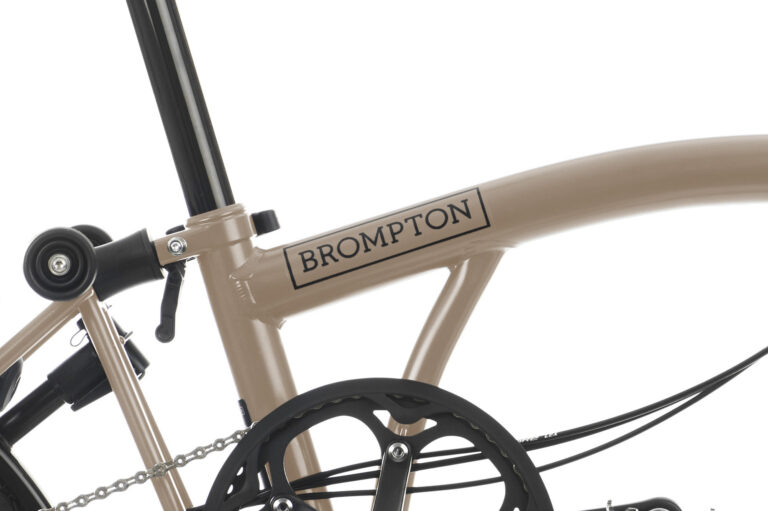 Zbliżenie na rower Brompton P-line H4R Bronze Sky Metallic (Kopia).